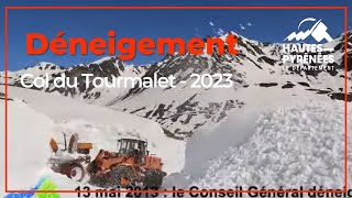 Déneigement du col du Tourmalet par les agents du Département des HautesPyrénées  2013 [upl. by Furtek]