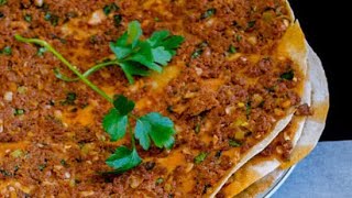 EVDE LAHMACUN YAPILIŞI  TAVADA LAHMACUN YAPILIŞI Leziz Yemek Tarifleri [upl. by Ilecara]