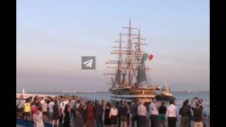 ⛵️LAmerigo Vespucci saluta lAustralia e lascia la città di Darwin [upl. by Ashmead176]