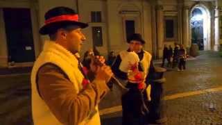 Buon Natale 2015 Roma Piazza Navona Zampognari Musica [upl. by Esilenna]