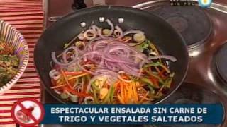 Recetas sin carne Ensalada de trigo y vegetales salados [upl. by Otrevire]