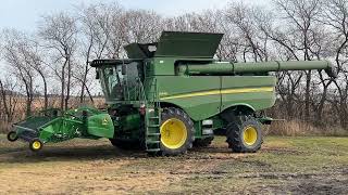 JD S690 combine SN 785299 Selling Apr 1725  wwwfraserauctioncom [upl. by Enyrat23]