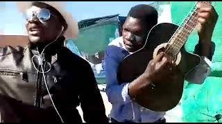 LOCAL🇧🇼GUITARIST DOING HIS KWASA KWASARHUMBA WITH AMAZING DANCE MOVES🤣😂❤⚰💯✌ [upl. by Ansilma998]