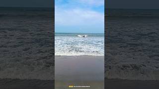 Small Fishing Boat Landing on beach  Manki Beach  Monsoon Fishing [upl. by Jeannie]