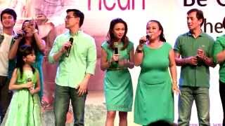 Be Careful With My Heart Casts sing quotKapit Bisigquot at Finale Mall Show [upl. by Eittik]