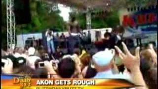 Akon Throws a Boy Off Stage The Daily Buzz [upl. by Deron]