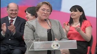 El chascarro de la Presidenta Bachelet en pleno discurso [upl. by Drofyar]