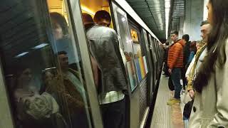 Aglomerație infernală la metrou pe M3 statia Lujerului [upl. by Hajan205]