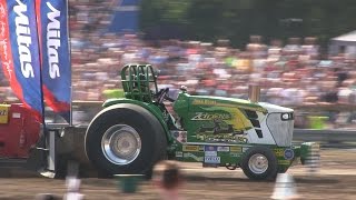 Zeinstra New Born Deere  3500kg Super Stock  EC  5 DM Tractor Pulling  Brande 2014 [upl. by Gareri]