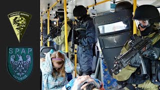 Zásahová jednotka Policie ČR a PL SPAP Katowice  osvobození rukojmí z autobusu Dny NATO 2013 [upl. by Ettegirb]