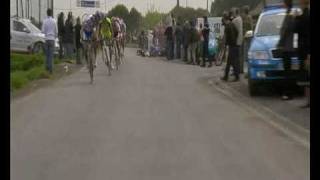 Motorsykkel meier ned tilskuere i ParisRoubaix [upl. by Anilah779]