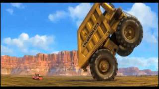 Disney Pixar Cars 2  I migliori amici  Clip dal Film [upl. by Aerdnahs]