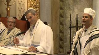 Hasidic Kaddish  Cantor Azi Schwartz at Park Avenue Synagogue 2014 [upl. by Addam]