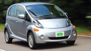 2012 Mitsubishi i Review  Kelley Blue Book [upl. by Annehsat]