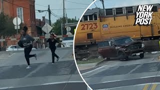 Dramatic video shows Texas family barely escape before train barrels into SUV  New York Post [upl. by Dottie984]