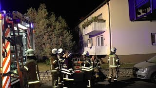 Polizei hilft Feuerwehr bei Brandbekämpfung [upl. by Gustavus]