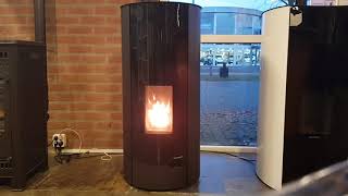 Opstart van Palazzetti Nina pelletkachel Start up pelletstove Palazzetti Nina [upl. by Seugram]