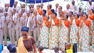 Hoziana Choir idahindura umwimerere ifashije imitima yabanyamuhanga kuri ADEPR Gahogo [upl. by Terbecki]