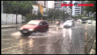 JC  Chuva deixa ruas alagadas no Grande Recife  19122013 [upl. by Kauffman]