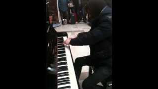 Piano gare Montparnasse le 03112012 [upl. by Rihana]