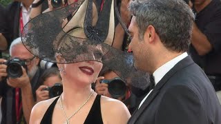 Lady Gaga et son fiancé sur le tapis rouge de la Mostra de Venise  AFP [upl. by Bahner563]