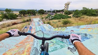 JE RIDE UN PARC DATTRACTION ABANDONNE  insta360 GO2 [upl. by Nnateragram]