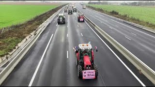 VIDEO A 10  les agriculteurs débutent leur opération escargot sur lA 10 au sud de Sorigny [upl. by Frodi]