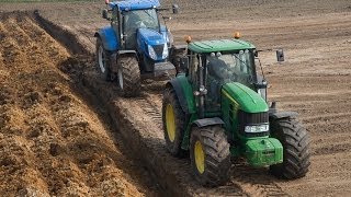 John Deere en New Holland samen diepploegen loonbedrijf Markvoort [upl. by Aehsrop396]