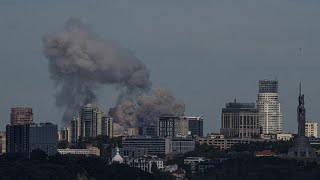 Dezenas de mortos após bombardeamentos russos a várias cidades ucranianas incluindo Kiev [upl. by Anitsrhc56]