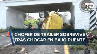 Tráiler se impacta contra puente vehicular en autopista PirámidesMéxico chofer se salva de morir [upl. by Ahsitra]