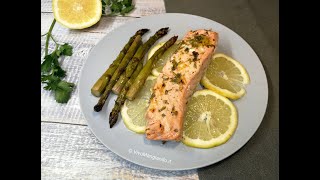 Salmone con asparagi al forno [upl. by Emsoc]