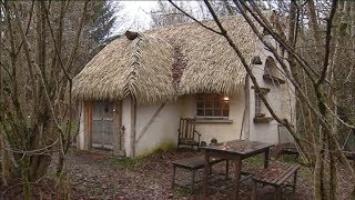 Des hobbits dans le Morvan  le village fantastique de la Pierre Ronde s’agrandit [upl. by Adnawuj]