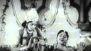 Kaththiruppaan Kamalakannan  Sivaji Ganesan Padmini  Uthama Puthiran  Tamil Classic Song [upl. by Katharine]