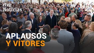 DANA Caluroso RECIBIMIENTO a los REYES en CHIVA y UTIEL y gritos de quotDIMISIÓNquot a MAZÓN  RTVE [upl. by Whallon609]