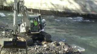 Reportage  Lourdes après les inondations 2013  reconstruction de la berge du Sanctuaire part 1 [upl. by Htiel541]