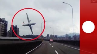 Amateurvideo Traumatische Szene vor TransAsia Flugzeugabsturz Taiwan [upl. by Assyram]