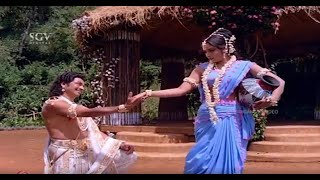 King Dushyanta Meets Shakuntala For First Time  Kaviratna Kalidasa Kannada Movie Scene  Dr Raj [upl. by Ahseret438]