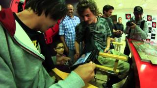 Firma autógrafos con Sean Malto y Cory Kennedy  Nike SB Imperio Skate 2013 [upl. by Swor626]