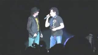 Calamaro y Sabina  Todavía una canción de amor  En vivo  Luna Park  Abril 2011 [upl. by Aletha772]