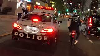 渋谷を駆け抜ける違法電動バイク・モペットに迫るパトカー！ナンバー無し、ノーヘルなど交通違反のオンパレード。この違法な電動バイクをどう対処するのか？ [upl. by Ahtilat]