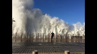 Paseo Nuevo San Sebastian Donostia 17 enero 2018 grandes olas [upl. by Ybok]