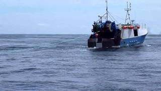 Trawler loses its net on reef 18th July 2015 [upl. by Marra]