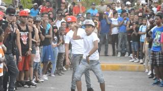 Batalla De Gallos Dembow  Vídeo Oficial Bailando Dembow 2014 [upl. by Miksen177]