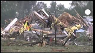 Tornados matam 22 pessoas nos Estados Unidos [upl. by Friedly]