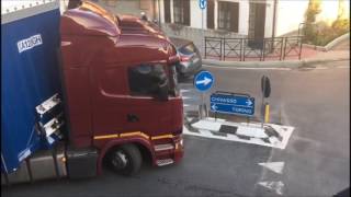 BRANDIZZO ANCORA TIR BLOCCATI NELLA DOPPIA ROTATORIA DI VIA TORINO [upl. by Nuhsar10]