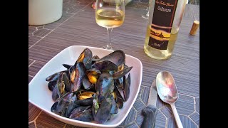 Moules sauce marinière  Les recettes de Sergio [upl. by Lihka]