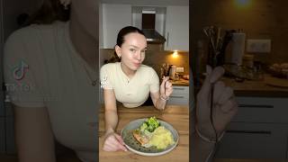 Lachsfilet mit einer leckeren Dillsoße 🍣🌿 protein rezept easyrecipe highprotein rezepte [upl. by Kiley]