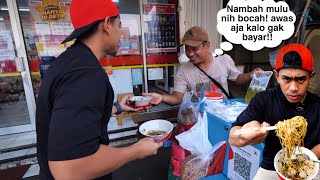 GAK BERHENTI NAMBAH DI MIE BAKSO DEPAN MINI MARKET yg JUALAN UDAH 32 Tahun [upl. by Komsa]