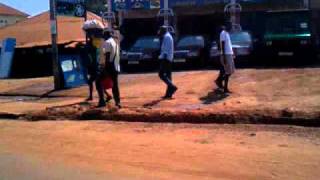 Obras na principal avenida da GuinéBissau [upl. by Biddle227]