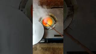 Mini aluminum melting furnace how to work do we need add lid  how to clean slag [upl. by Anelim783]